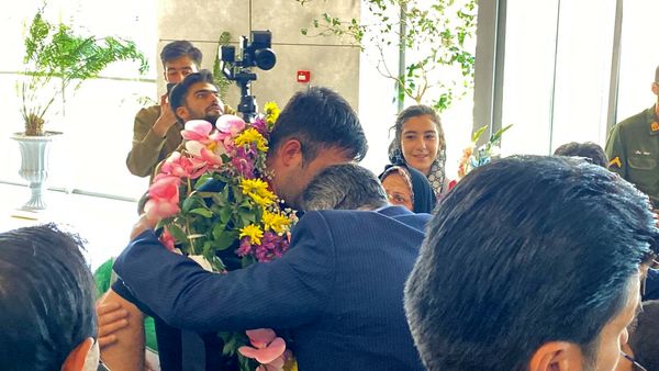 بازگشت میثم حاج بابایی قهرمان پارالمپیک به سرزمین مادری