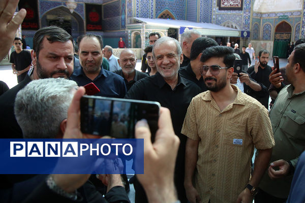 تشرف رئیس جمهور به زیارت حرم حضرت معصومه(س)