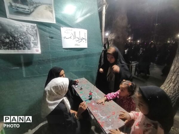 حضوردانش آموزان در موکب سازمان دانش آموزی در هشتاد و هفتمین شب تجمعات