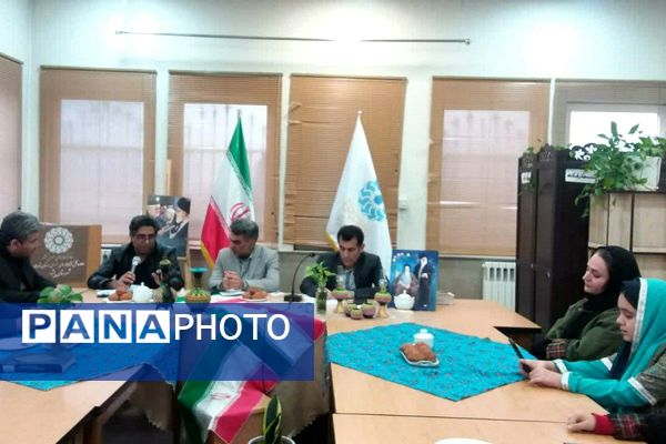 پرتو فجر در کتابخانه پانزده خرداد درخشید؛ عصر شعر انقلاب با حضور شاعران و فرهیختگان