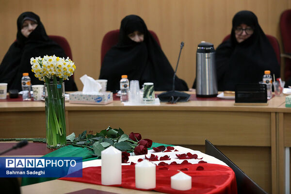  نشست «شهدا، معماران آینده»