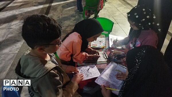 غرفه دهه نودی ها هر شب پرشور تر از قبل در نیشابور