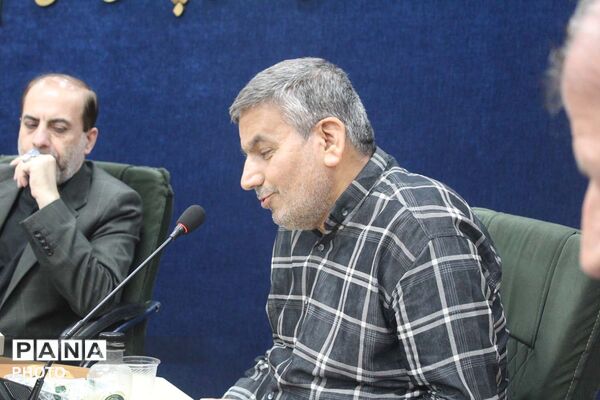 نشست شورای اندیشه‌ورز سازمان دانش‌آموزی استان قم