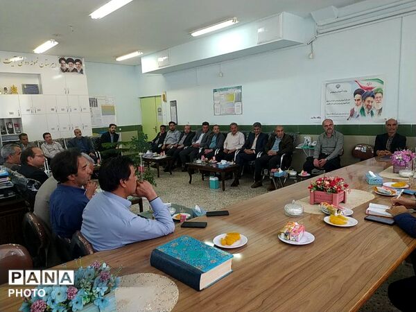 جلسه شورای دبیران دبیرستان نمونه آیت‌الله خامنه‌ای