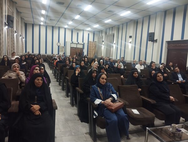 اولین جلسه انجمن اولیا و مربیان دبیرستان فرزانگان ۵ مشهد
