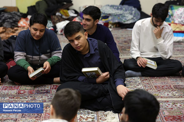 اعتکاف دانش‌آموزی در مسجد جامع امام جعفر صادق(ع) اقدسیه