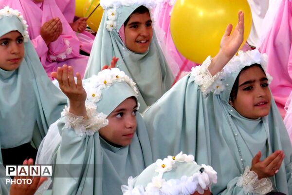 آغاز مسیر نور؛ قاب‌هایی از جشن تکلیف دختران شهرستان بن
