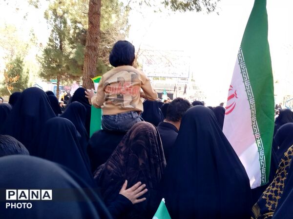 حضور بی سابقه مردم کرمان در نماز جمعه