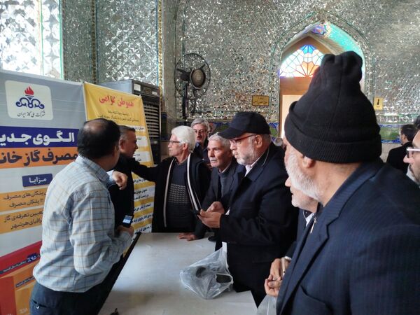 میز خدمت نماز جمعه کاشمر با حضور کارکنان شرکت گاز