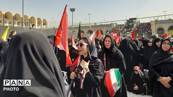  تهران در سوگِ رهبر شهید ایستاد
