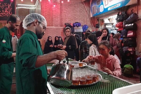 ۱٤۳ شبِ بی‌وقفه؛ وقتی چایخانه حضرت زهرا (س) میزبان دل‌های بی‌قرار شد