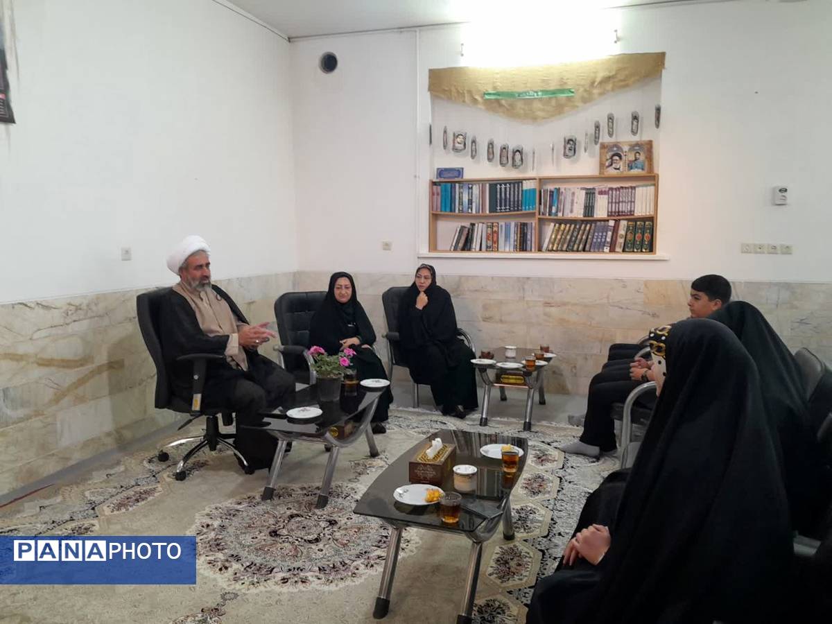 دیدار صمیمانه امام‌جمعه مروست با خبرنگاران پانا