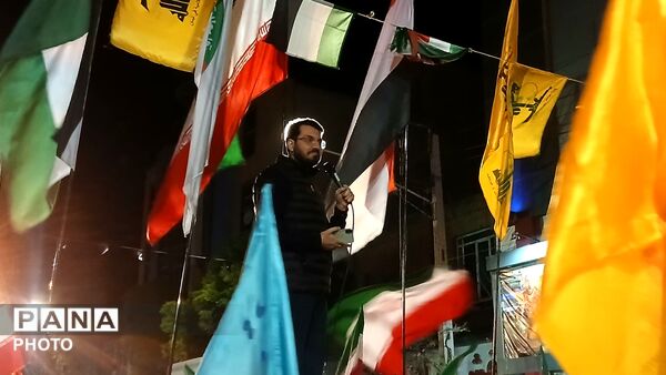در سپیدای تاریکی ، مردم فریاد روشنی زدند