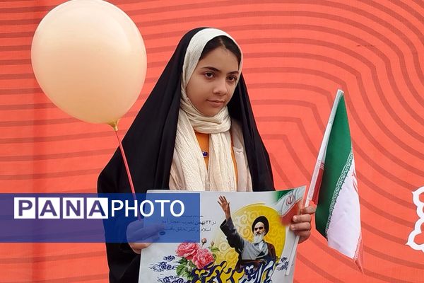 حضور اقشار مختلف مردم شهرری در راهپیمایی ۲۲ بهمن