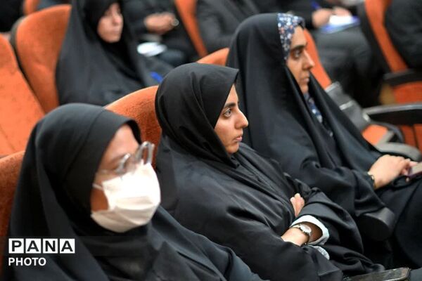 دومین نشست فعالان رسانه ای استان قم با موضوع تشییع رهبر شهید 