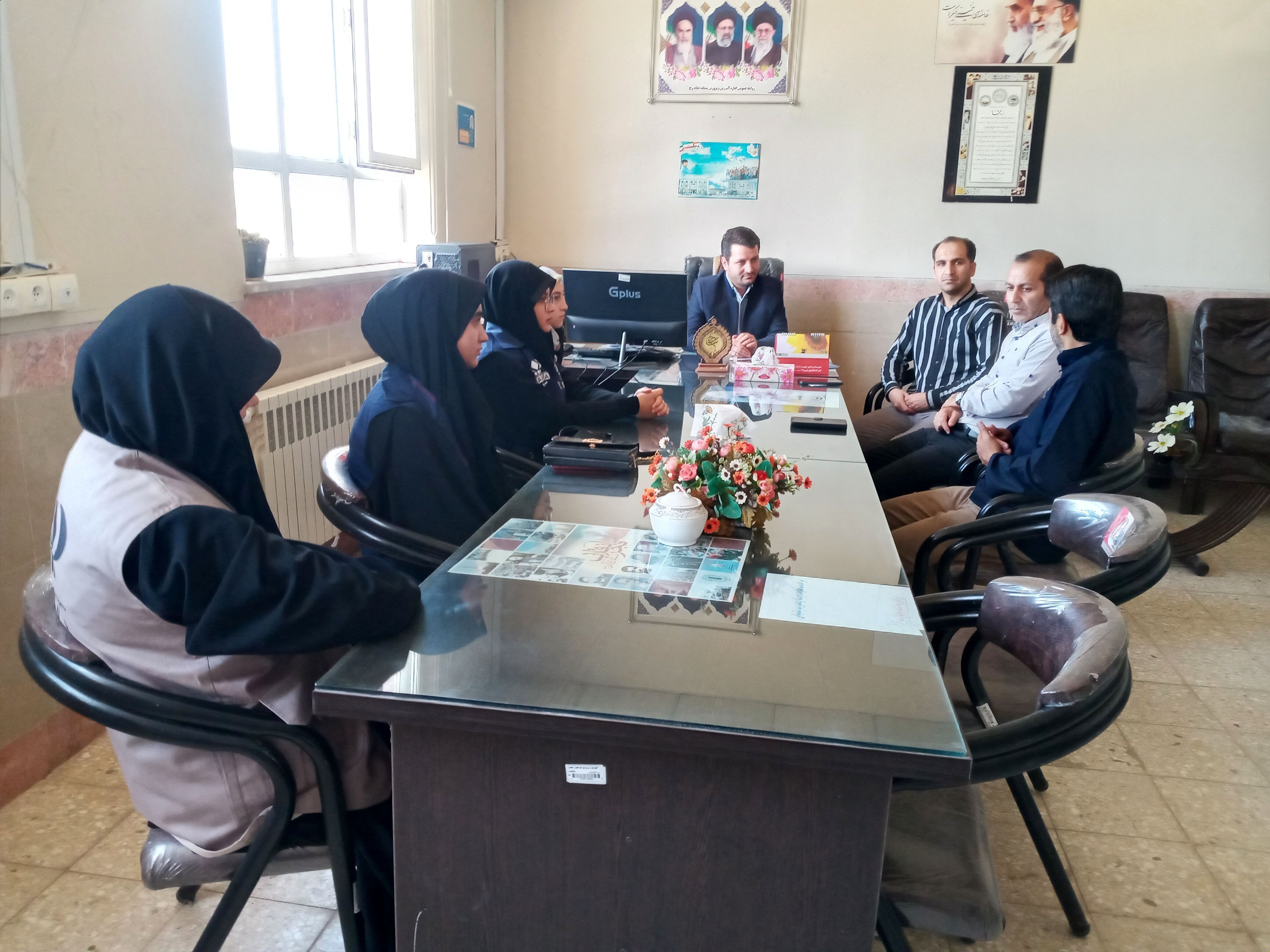 قلم خبرنگار تعیین کننده بسیاری از صحنه‌های سیاسی کشور است