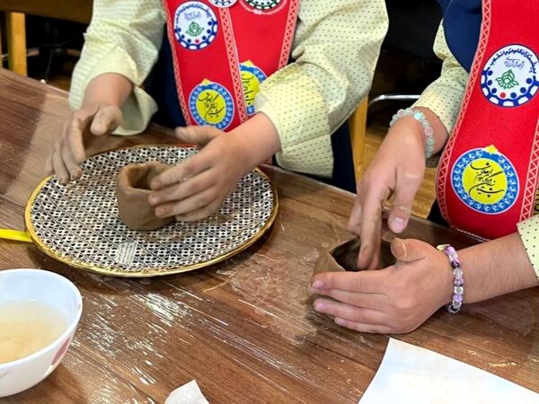 شکوفایی استعدادهای هنری دانش آموزان پایه چهارم دبستان آرمینه مصلی نژاد