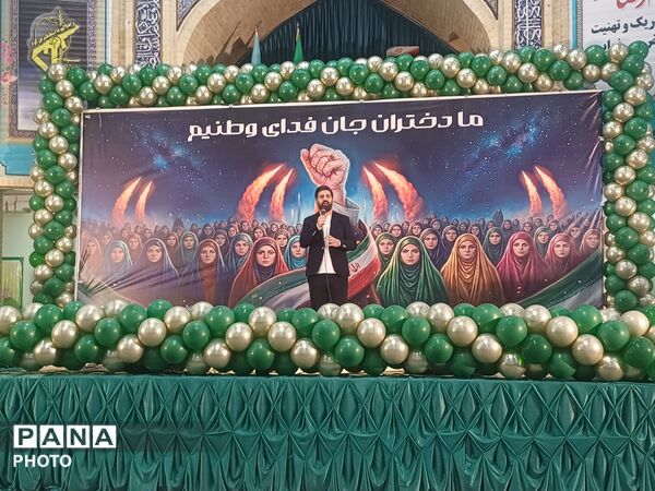 تجدید بیعت دختران وطن با آرمان‌های انقلاب در حسینیه امام