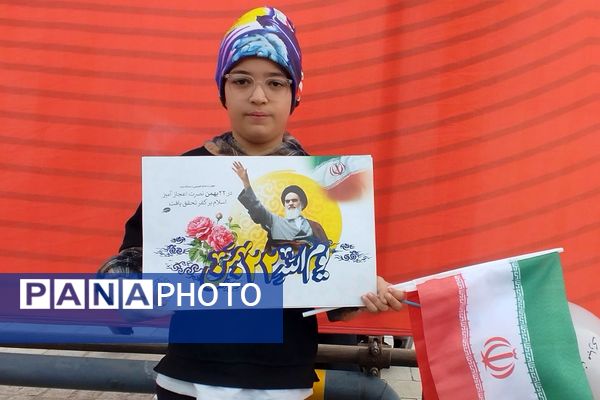 حضور اقشار مختلف مردم شهرری در راهپیمایی ۲۲ بهمن