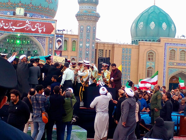 مراسم تشییع و خاکسپاری دو شهید گمنام دوران دفاع مقدس در قم