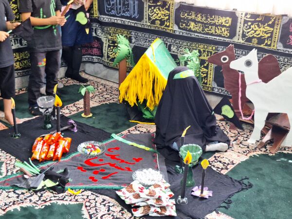نوآموزان قرآنی دارالقرآن امام علی(ع) در سوگ شهادت حضرت رقیه 