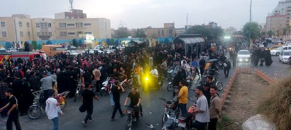 استقبال عزاداران حسینی از کاروان نمادین اسرای کربلا در قم