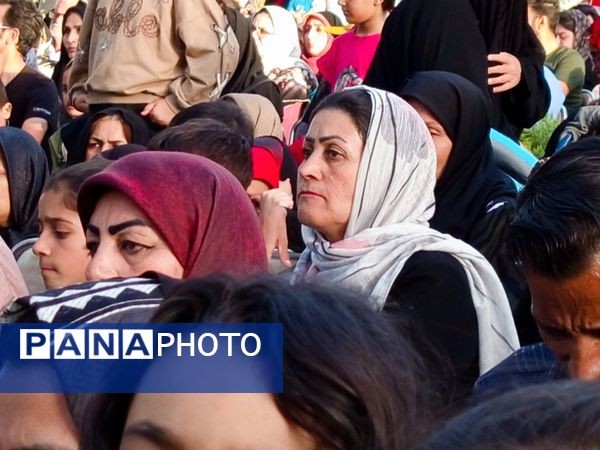 قدم هایی به عشق معلمان