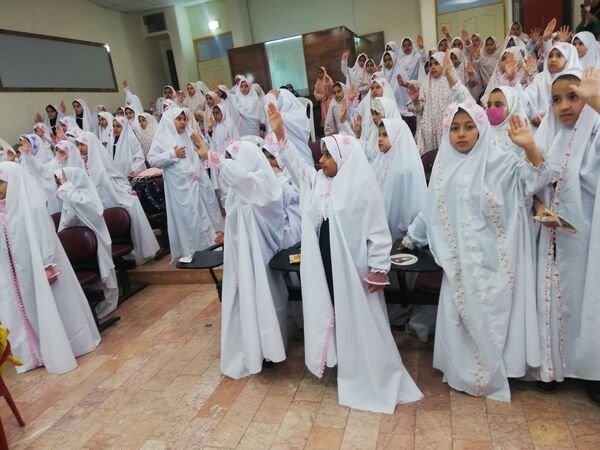 جشن عبادت در دبستان دخترانه تکتم