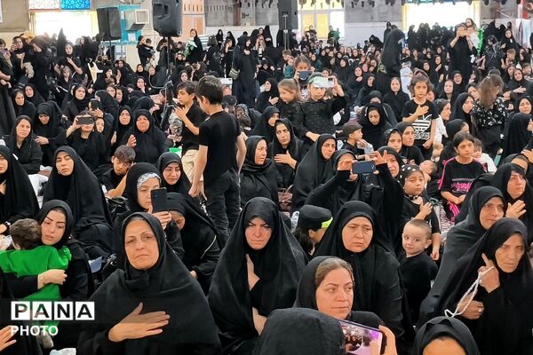 حضور مادران و نوزادان شش ماهه در همایش شیرخوارگان حسینی