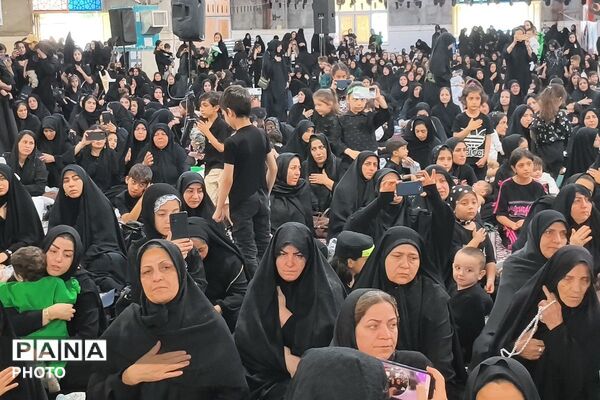 حضور مادران و نوزادان شش ماهه در همایش شیرخوارگان حسینی