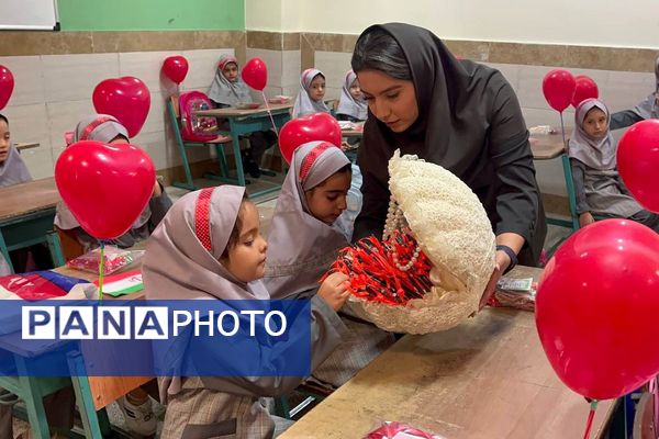 جشن شکوفه‌ها در مدارس بهارستان‌دو؛ آغاز سفری تازه برای کلاس اولی‌ها