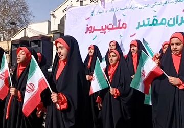 حضور دانش‌آموزان، کودکان و نوجوانان شیرازی در راهپیمایی 22 بهمن