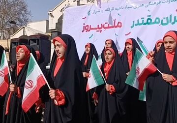 حضور دانش‌آموزان، کودکان و نوجوانان شیرازی در راهپیمایی 22 بهمن