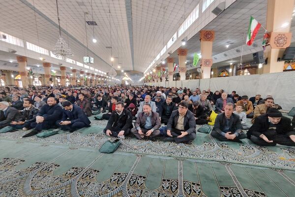 نماز جمعه این هفته شهرستان پاکدشت شاهد حضور پر رنگ فرهنگیان بود