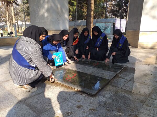 حضور اعضای هیات مرکزی انجمن اسلامی مدارس سملقان در مزار شهدای گمنام