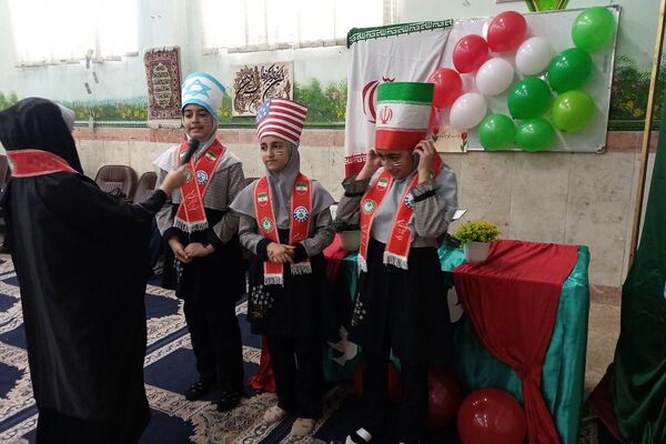 جشن پیروری انقلاب اسلامی در دبستان شهید آقچه‌لو رباط‌کریم