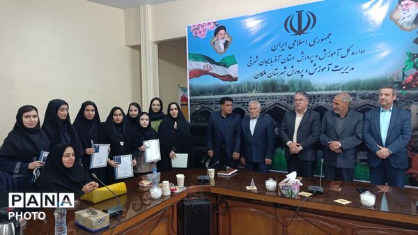 تجلیل از دانش‌آموزان مقام‌آور جشنواره علمی و پژوهشی در ملکان