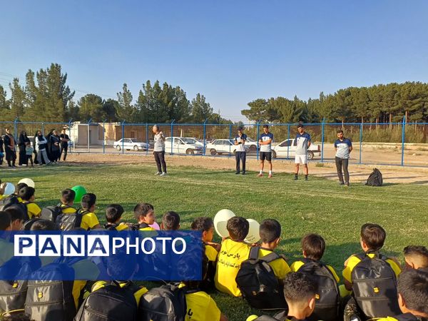 راه اندازی مدرسه فوتبال پسران باشگاه پر سیمرغ شهر حبیب آباد
