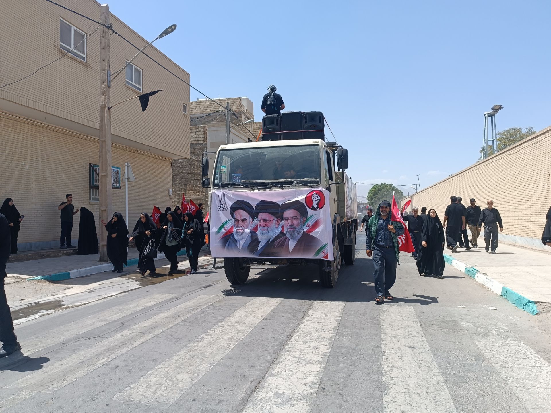 برپایی موکب‌ «جاماندگان عشاق الحسین» سازمان دانش‌آموزی یزد در نجف‌آباد