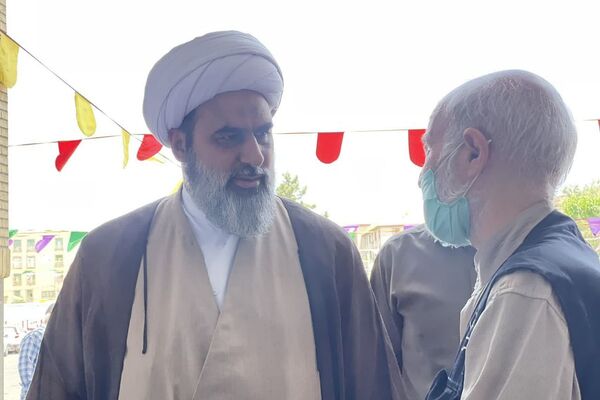 فرهنگیان شهرستان ملارد با حضور خود در نمازجمعه این هفته یاد شهید رجایی را گرامی داشتند 