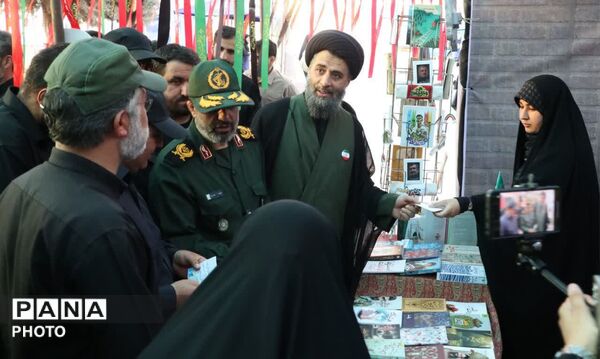 همدلی مسئولان و خادمان در خدمت به زائران رهبر شهید