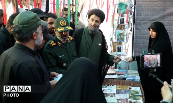 همدلی مسئولان و خادمان در خدمت به زائران رهبر شهید