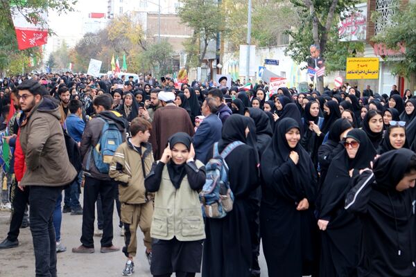 شرکت دانش‌آموزان اردبیلی در راهپیمایی یوم‌الله ۱۳ آبان