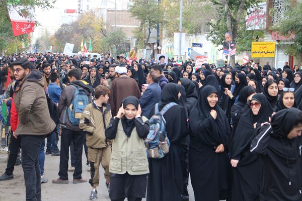شرکت دانش‌آموزان اردبیلی در راهپیمایی یوم‌الله ۱۳ آبان
