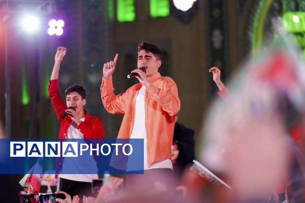 همخوانی سرود «سلام یا مهدی» با حضور ابوذر روحی در مسجد جمکران