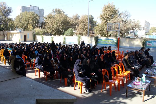 گرامیداشت روز آزمایشگاه در دبیرستان دخترانه شاهد غرویان وکیلی (۲۲)