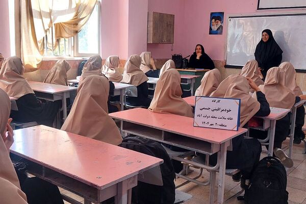 گرامیداشت هفته سلامت روان در دبیرستان بعثت ناحیه یک شهرری