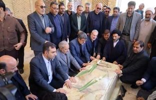 ادای احترام وزیر آموزش و پرورش به مقام شامخ شهدای شهرستان اردکان