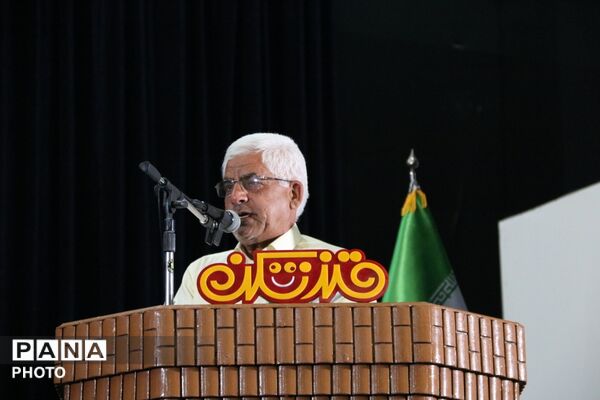 میزبانی میبد از طنزپردازان یزدی در شبی سرشار از لبخند