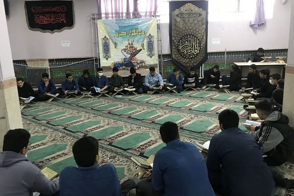 برگزاری محفل انس با قرآن به مناسبت ماه مبارک رمضان در مدارس ناحیه دو شهرری 
